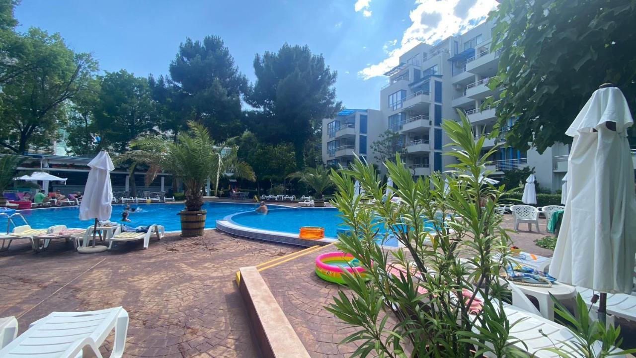 Bratanov Excelsior Apartment Pantai Sunny Luaran gambar